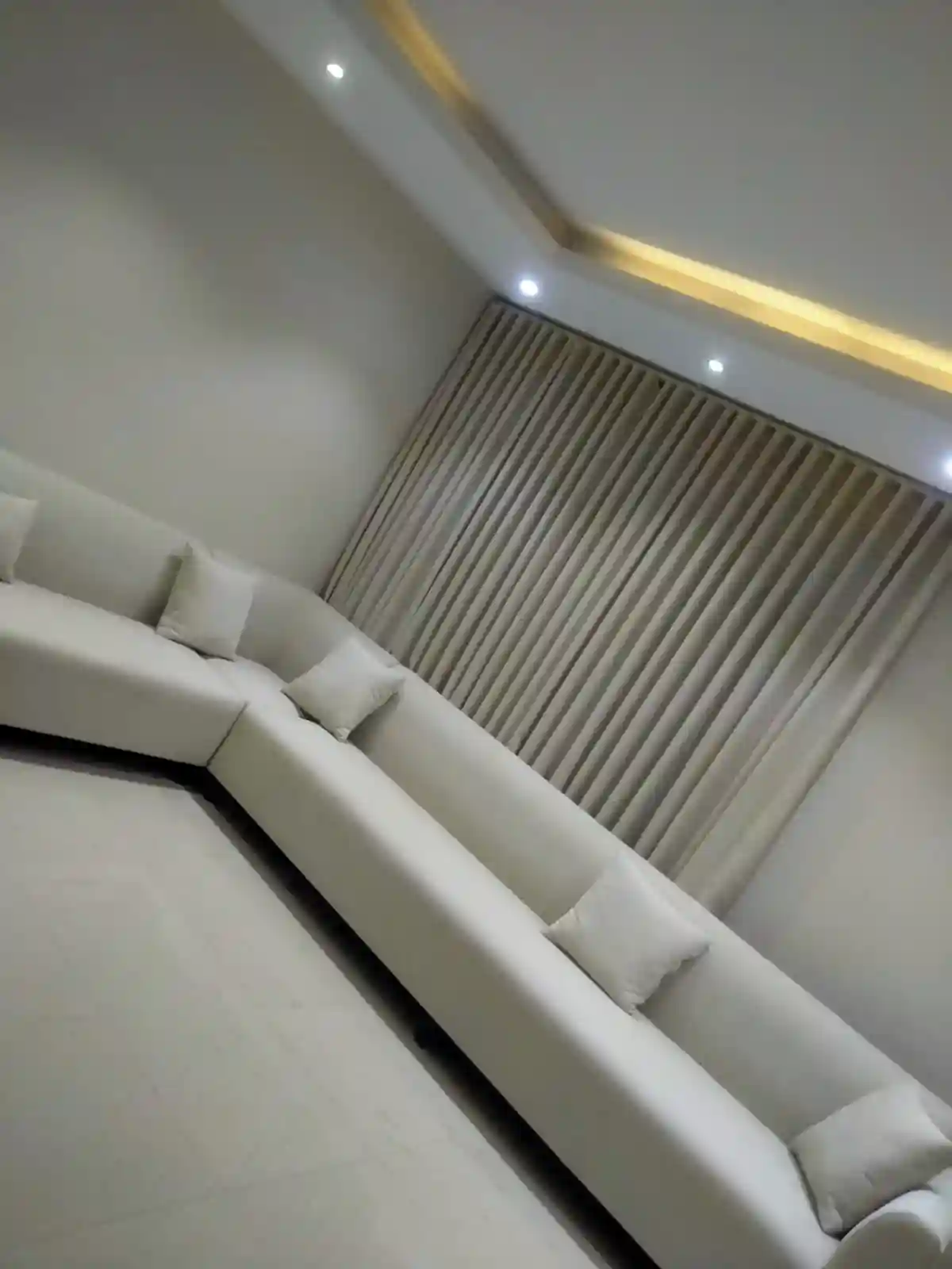 تفصيل كنب كلاسيكي ومودرن حسب
 رغبتك بالرياض