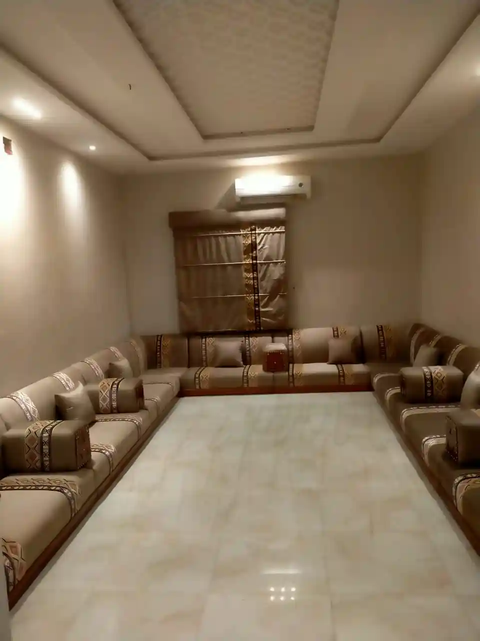كنب مجلس عربي مودرن بتفصيل احترافي 